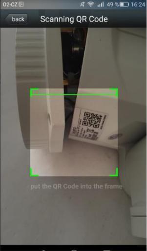 5. Amikor megjelenik a szkenner, fókuszálja a kijelzőt az eszközön található QR kódra. 6.