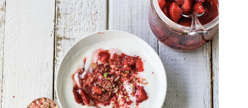 2 min min 2 min 1 Quinoás joghurt desszert 5 ml kókusz joghurt ALL IN NATURAL (kókuszjoghurt) 1 ml Rice milk, unsweetened (rizs ital) 1 gm Quinoa puffs (puffasztott quinoa) 1 gm Strawberries (eper