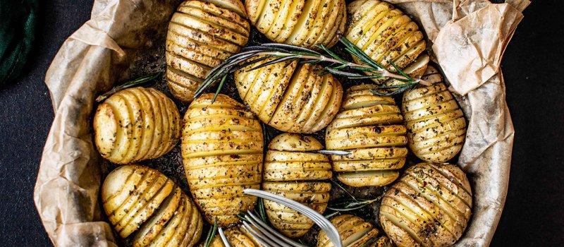 5 min 1 h 1 h 5 min 1 Hasselback burgonya 2 gm New potatoes (újburgonya, darabolva - bármilyen burgonyából elkészíthető) 1/2 tsp Coconut oil (kókuszolaj) 1 pinch Salt (só ízlés szerint) 1/2 tsp,