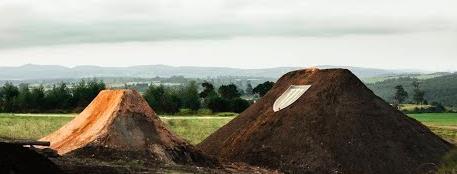 1 Tervezett létesítmény részletes ismertetése A dirt jump pálya különböző pályaelemekből álló ugratósor, eltérő szintek szerint szétválasztva.