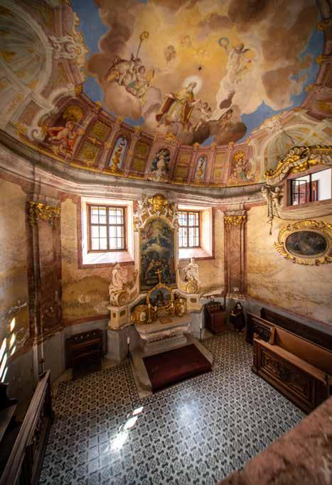 megbízást adott a sala terrena kifestésére is. Kápolna A püspöki palota legszebb és egyetlen épségben megmaradt terme.