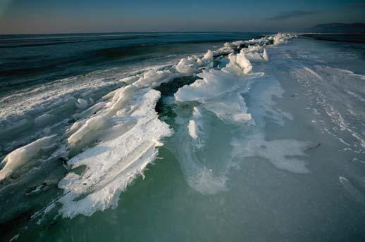 ÉRDEKESSÉGEK A BALATON JEGÉRŐL Úgy tűnik, igen keveset tudunk befagyott tavaink sajátosságairól a mostani olvadás miatt különösen aktuális összefoglalónk.