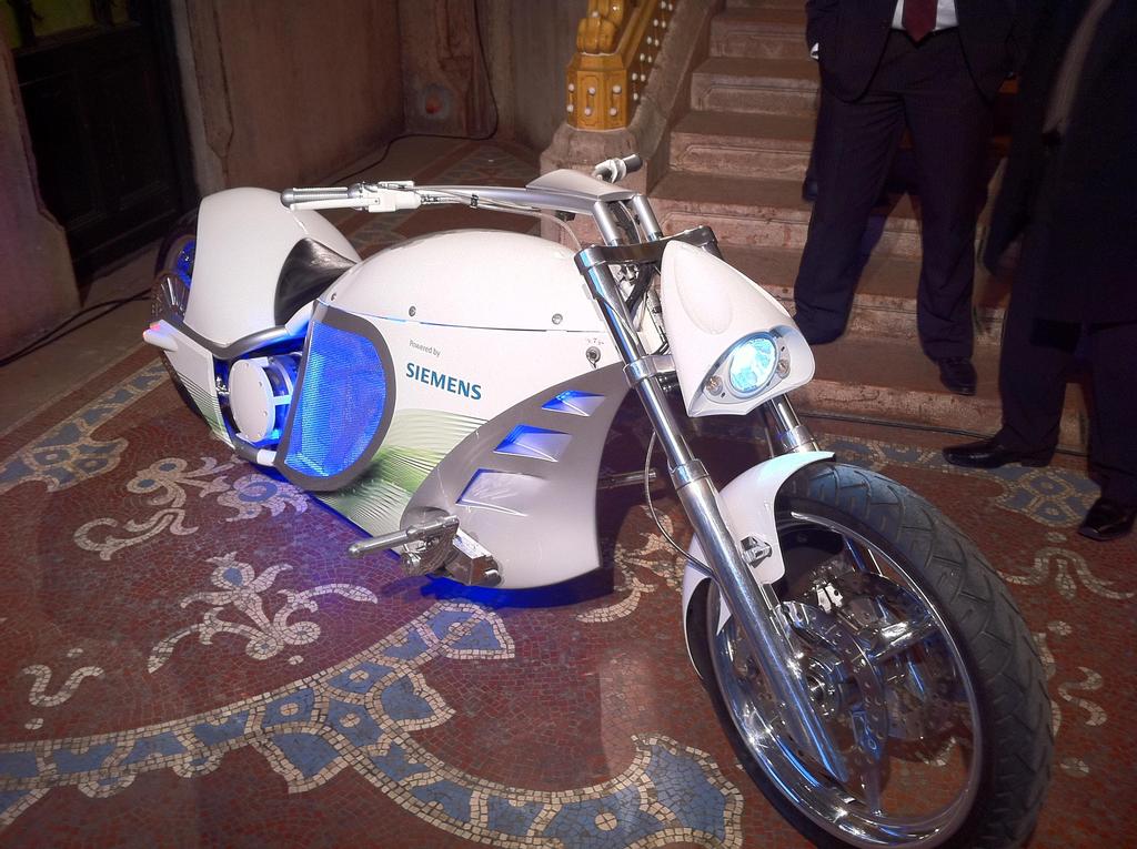 Az Orange County Choppers tervezte a Siemens számára 2009-ben Váz újrahasznosított acélból készült 535 kg önsúllyal