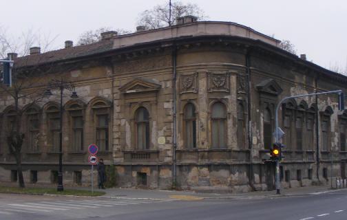 41 A rossz állapotú házak legtöbbje a szűken vett belváros közvetlen környezetében, műemlék jellegű területen található. Sajnos ezeket az épületeket semmi sem védi.