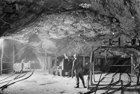térni a munkások, úgy hozták rendbe a bányát és az ércelőkészítő-üzemet. Az 1946-1947.