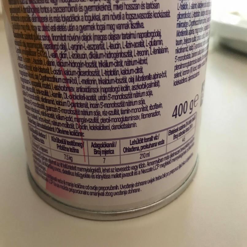 Hogyan adja a tápszert? Körülbelüli testtömeg Adagolókanál Lehűtött forralt víz Etetések száma 24 órán belül 7.5 kg 7 210 ml 4-5 Le kell mérni a csecsemőt: 5.25 kg 5.25x210/7.5 =147 ml 5.25x7/7.5 = 4.