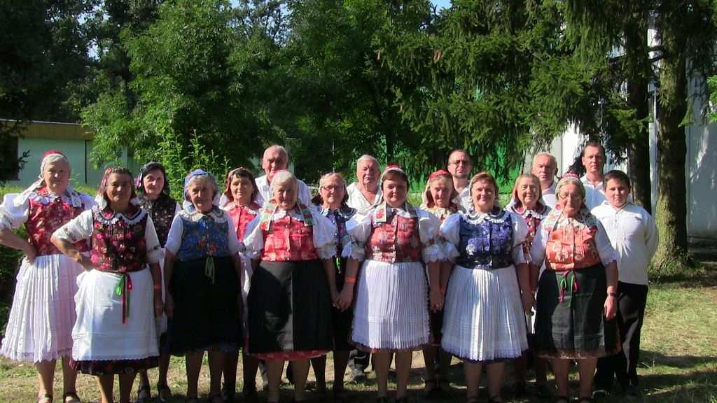 Érsekvadkerti Népdalkör: 2005 szeptemberében alakult a helyi nyugdíjas klub tagjainak kezdeményezésére.
