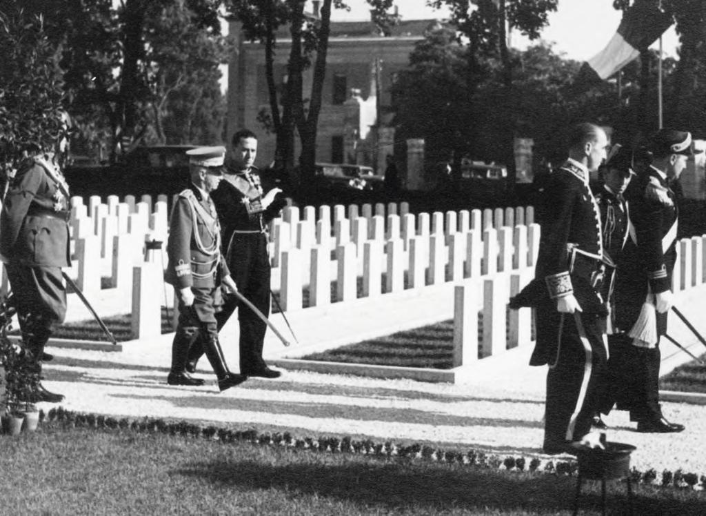 III. Viktor Emánuel a rákoskeresztúri katonai temetőben. MNM TF, Magyar Eseménytörténet I/B, 62.2399, készítette: Czvek Gyula hassa.