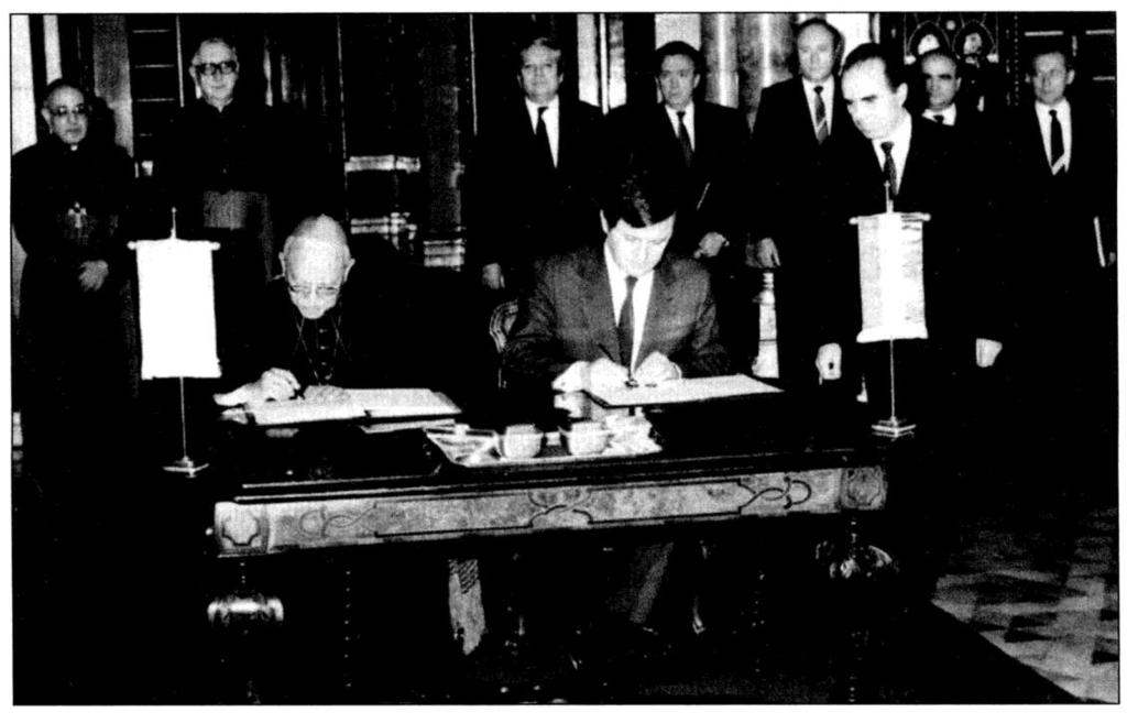 PPEK / Tomka Ferenc: Találkozás a kereszténységgel 393 Jézus a Szentlélek által testesült meg (Mt 1,20), a kereszteléskor általa kapta a küldetést (Mt 3,16), az Ő indítására böjtölt (Mt 4,1), általa