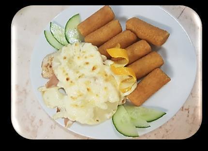 Hawaii mit Kartoffelkroketten Hawaii Chicken fillet with Potato Croquettes Piept de pui umpluti