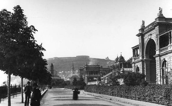 Radnai Rudolf Ilyen volt az Ifipark - visszaemlékezés sok képpel A Budai Ifjúsági Park közismert nevén az Ifipark, amely Budapest kultikus szórakozóhelye volt 1961-től, huszonhárom éven keresztül