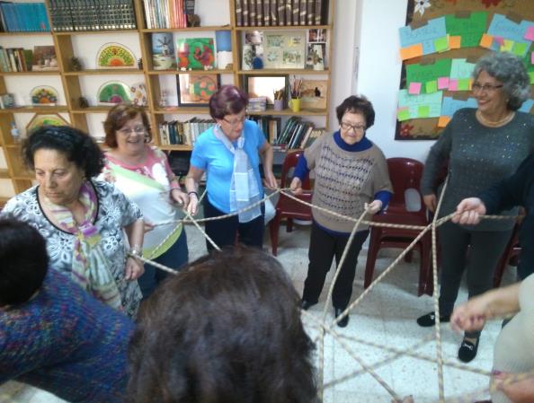 105 A memorizálás és emlékezés módja szabadon variálható: pl. ha nem ismételjük el az összes mozdulatot minden résztvevőnél, hanem bizonyos időközönként csak.