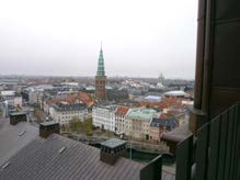 A Dán Nemzeti Múzeumba vezetett bennünket, ahol mesélt Dánia történelméről, megnézhettük az ország