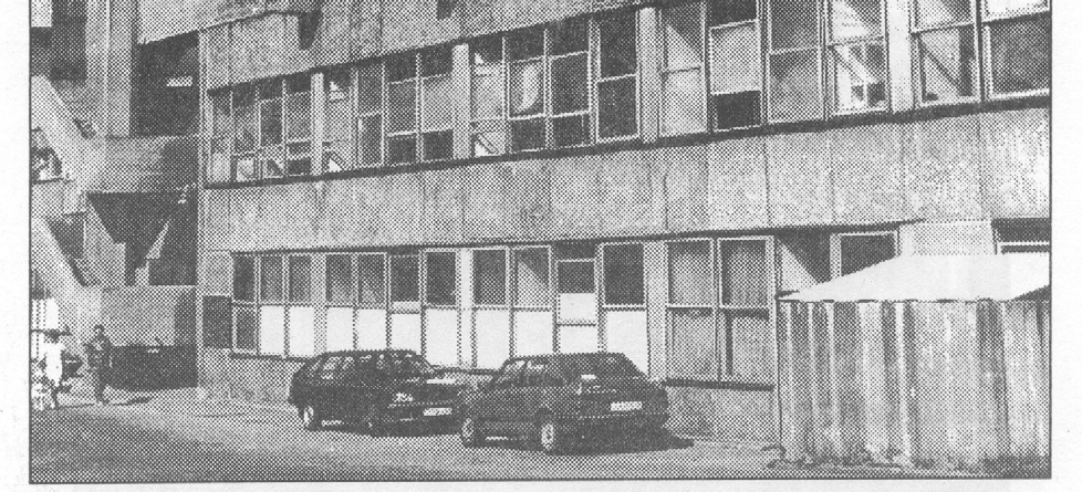 sátortetőt, vidám cserepet, "recessziós" korlát-mívet.