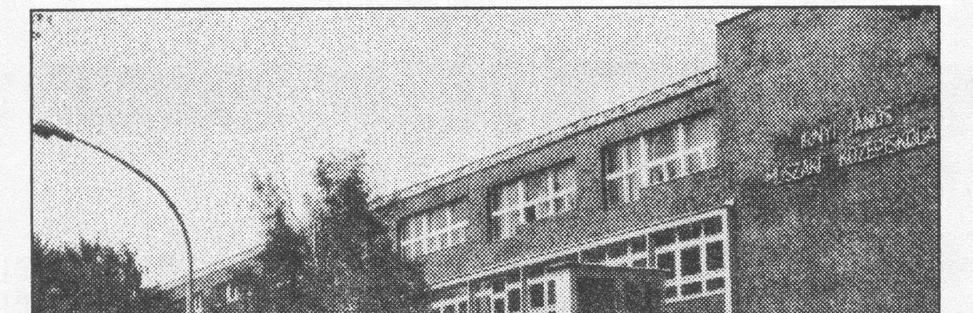 13. A hatvanas évek klasszikus középületi formakincséből építkező