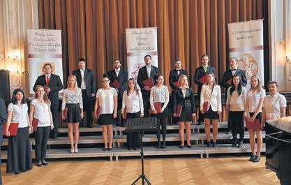 Vasárnap a fesztivál folklórhangversenye és a Szállj elő zöld ág néptánctalálkozó volt programon, utóbbin közreműködött a Tilinkó zenekar.