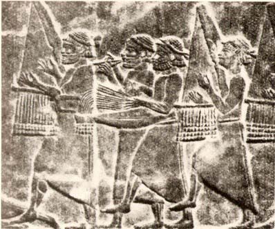 800 körüli időből Assurban talált szövegből tudjuk, hogy a hangszer későbbi neve imbubu vagy ebubu, amely sémi eredetű szó és a későbbi héber és szír abub megfelelője.