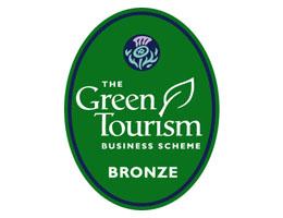 Skócia: Green tourism (Zöld turizmus) A Green Tourism környezeti védjegy több mint 450 környezetért felelős skót turisztikai egységet jelöl amelyek a Bed and Breakfast létesítményektől az