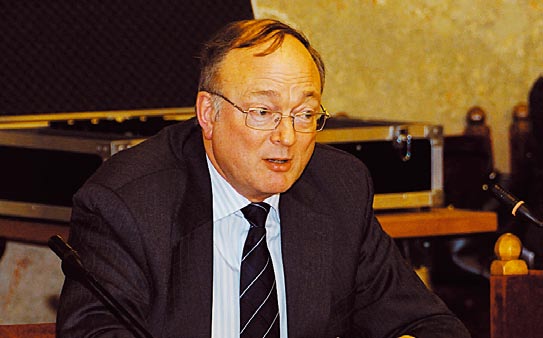 OR SZÁ GOS FO GYASZ TÓ VÉ DEL MI ÚJ SÁG Tud ni va lók - hí rek - ese mé nyek http://www.akontroll.hu VIII. év fo lyam 4. szám 2011. április Könnyítettek az örökbefogadáson 3.