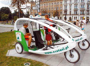 Sokféle magyar vonatkozású történelmi emlékre is lelhetünk ebben az emberléptékű, kellemes, tiszta városban.