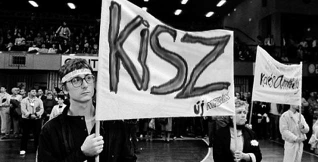 Magyar Jelen Ki kicsioda? 9 oldali újságírója, Nagy József, aki informátoraként egy név nélküli volt főtisztet nevezett meg.