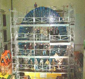 mérnök dolgozik CERN-projekteken ATLAS-hoz TILECAL kaloriméter: építés,