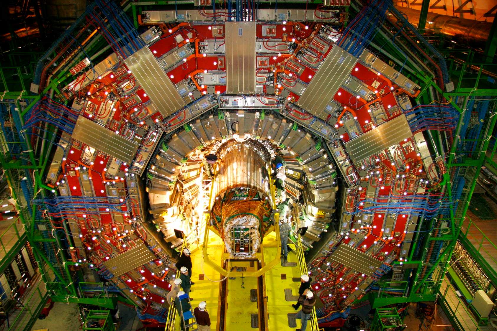 A CMS belső része Horváth Dezső: Indul a CERN óriási