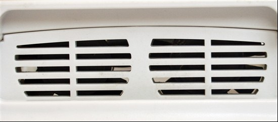 Az anyagok fajhıje, a hıhatás jellemzı alkalmazásai A fajhı A villamos- és hıenergia közti kapcsolatot Joule francia fizikus vizsgálta, ezért az általa felfedezett összefüggést Joule törvényének