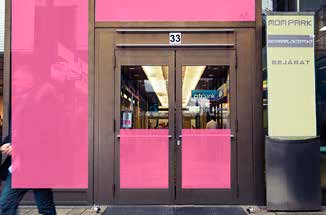 csak együttesen vásárolhatók meg, külön-külön Helyszín: földszinten lévő (Telekom melletti) bejárati ajtók külső felülete Bejárati