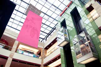 Indoor felületek Kiemelt indoor felületek 1. Légtér dekoráció 2. Panoráma liftek 3.