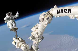 Marsha Ivins, a NASA veterán űrhajósa az Űrkutatás múltja, jelene és jövője címmel tartott előadást a témában a BME-n. Az űrhajósnő elmesélte a Nemzetközi Űrállomáson szerzett tapasztalatait is.