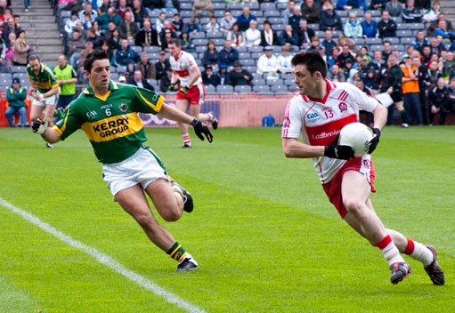 Írországban a hurling és az ír foci a nemzeti sport. Az ír focit nem fizetett profik űzik, s Írországon kívül szinte sehol nem játsszák.