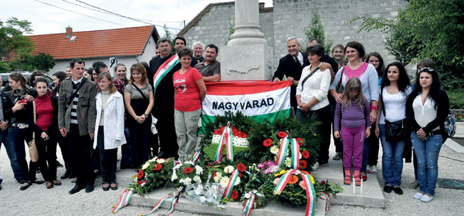 Városházi Híradó Önkormányzati hírek 3 Gyereknap rendőrautóval Közös gyereknapi rendezvény a rendőrséggel özös gyereknapot szervezett az önkor- a XXII.