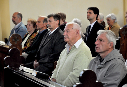 helytörténész mondott ünnepi beszédet. Többek között felelevenítette az emléknap történetét, kitérve a II. világháborút követő kényszerű hallgatásra is.