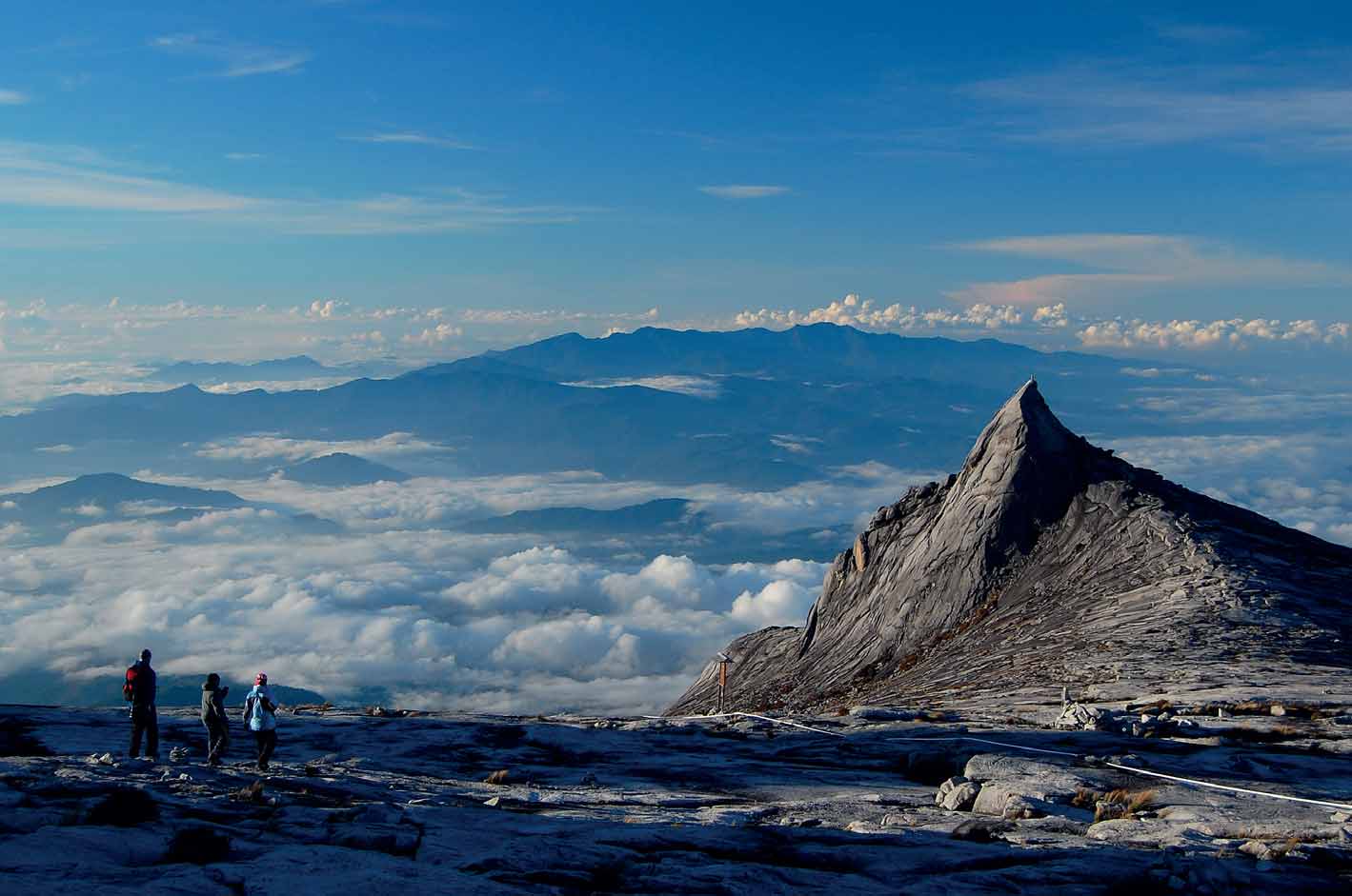 SZÖVEG: GÁLHIDY LÁSZLÓ KINABALU Kinabalu BORNEÓ