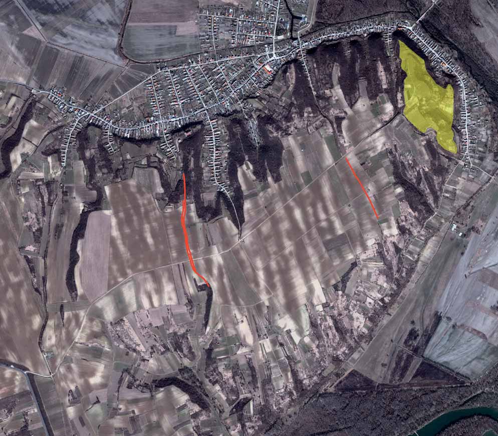 BÁTA ÖREGHEGY, A GOOGLE EARTH-RÔL SZÁRMAZÓ FELVÉTEL A Bátai-plató részletes vizsgálata során megállapítottuk, hogy a korábban ismert, sárga színnel jelzett ôskori magaslati településen kívül két