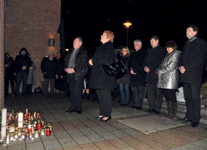 Városházi Híradó kultúra 7 Elhunyt Mészáros Csaba, a Klauzál Gábor Dél-budai Művelődési Központ igazgatója Vannak olyan dolgok, amelyekre nincsenek szavak.