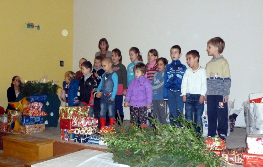 Oldal 2 Két esemény zajlott le Lajoskomárom átalakított MOZI-jában dec. 22-én és 23-án. Az első napon jótékonysági délután volt.