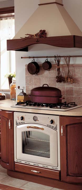 Klasszikus konyhák ROYAL 129 Elrejtve A klasszikus bútorokban a korszerű kényelem minden eszköze jelen lehet, így a fiókreling csövek is.