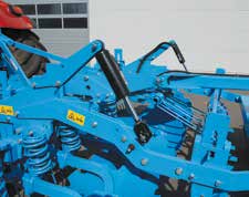 beállítás számos lehetőségét kínálja. Különböző traktorokkal különböző talajviszonyok mellett használható.