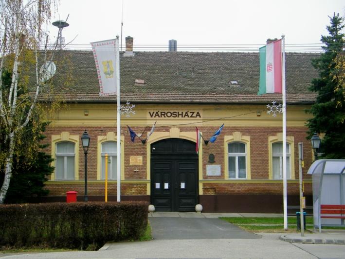 Józef Wysocki tábornokra a lengyel légió zászlószentelésének helyén, a budapesti Nemzeti Múzeum kertjében, 1976.