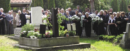 és érdekes, elgondolkodtatóan új szemléletet hoztak a fiatalok: a presbiterek vízerek, akik sokszor nincsenek szem előtt, de táplálják azt, ami a föld fölött él, illetve ők a gyülekezet reklámjai.