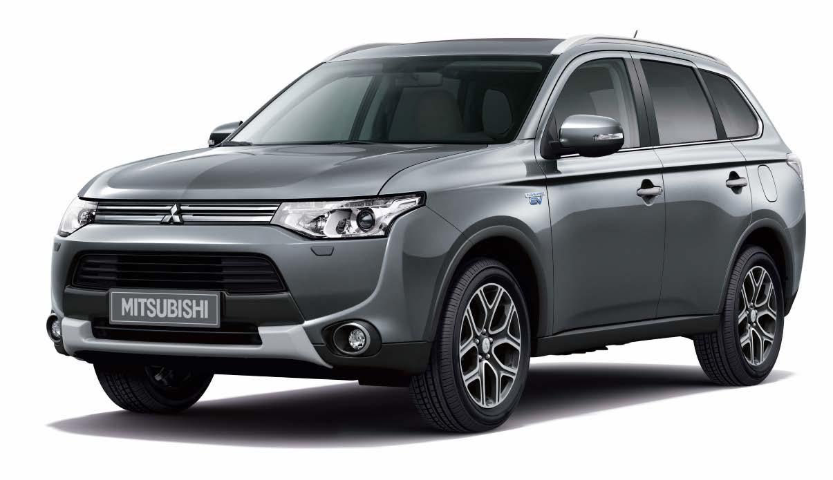 Instyle Navi 4WD 13 490 000 Ft * Az árak 2015. júliusi gyártásig érvényesek. Az Outlander PHEV árak 5év/100.