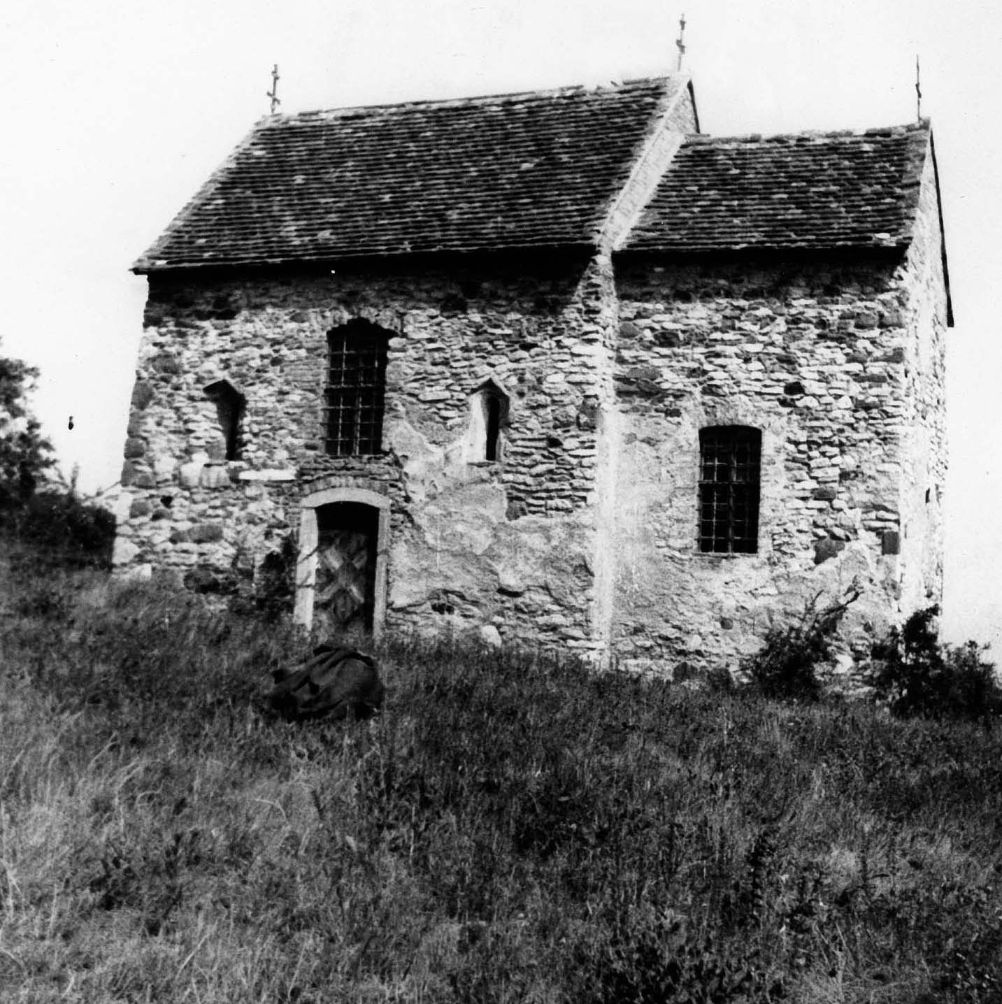 6.2.5.2 Szentélyboltozatok A szentélyeket kezdettõl fogva boltozattal fedték, síkfedéssel csak a XIII. sz. második felében találkozunk néhány helyen (pl. Selyeb).