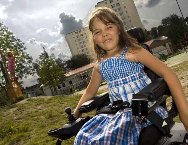 a fogyatékkal élők hét egyesületét összefogó közös szervezettel megvalósított projektekben. A játszóterek tervezésével kapcsolatban Anneli egyik fő ötlete a természetes elemek beillesztése.