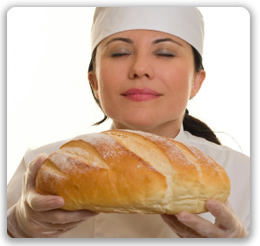 HOGYAN TARTSUK BE A HACCP ELŐÍRÁSAIT? ESETFELVETÉS MUNKAHELYZET Az egyik élelmiszerüzletbe a vásárló egy felvágott kenyeret hozott vissza, amelyben egy zsinegdarab volt a tésztába belesütve.