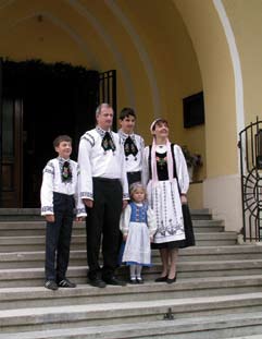 A községben található a Petőfi Múzeum, melyben értő kezek által összeállított gazdag kiállítás állít emléket a költőnek és a csatának.