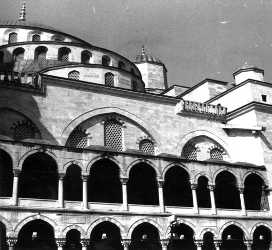 1547-ben, mikor békét kötöttek a törökkel, a békeszerződésbe belefoglalták, hogy Török Bálint várai közül azok, melyek I. Ferdinánd és alattvalói birtokában vannak, ott is maradnak.