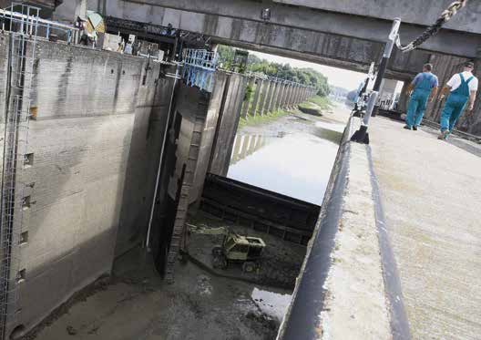 A Tisza folyón való zavartalan hajózást a Kiskörei Hajózsilip biztosítja a 404 fkm szelvényben.