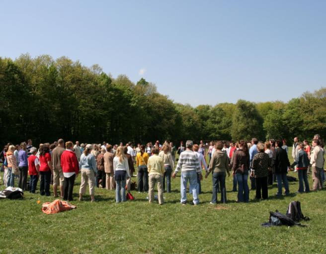 Az aranyszín a bölcsességgel és a megvilágosodással kapcsolatos, a megismerés és a tudás szimbóluma.